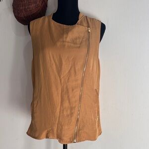 NWOT Club Monaco Women Vest with Zipper Detail Ssz